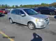 2009 Chevrolet Aveo 1LT z VIN KL1TD56E89B326736, wystawiony jako IAAI lot #43506009 z przebiegiem 106 025 mil mil oraz . Historia ofert i sprzedaży dostępna na DreamBid. Obrazek 1.