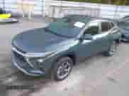 2025 Chevrolet Trax LT с VIN KL77LHEP6SC173983, выставлен на аукционе IAAI как лот 43213582 с пробегом 2 496 миль миль и . История ставок и продаж доступна на DreamBid. Изображение 18.