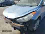 2013 Hyundai Elantra GLS z VIN KMHDH4AE3DU671619, wystawiony jako IAAI lot #41623356 z przebiegiem Nie podano mil oraz . Historia ofert i sprzedaży dostępna na DreamBid. Obrazek 6.