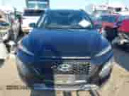 2020 Hyundai Kona SEL Plus z VIN KM8K62AA6LU518181, wystawiony jako IAAI lot #43075377 z przebiegiem 43 681 mil mil oraz . Historia ofert i sprzedaży dostępna na DreamBid. Obrazek 12.