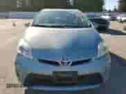 2013 Toyota Prius One z VIN JTDKN3DU8D5669263, wystawiony jako Copart lot #82149555 z przebiegiem 222 576 mil mil oraz Czysty tytuł • Clean title. Historia ofert i sprzedaży dostępna na DreamBid. Obrazek 5.