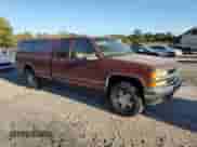 1998 Chevrolet Silverado 1500 z VIN 1GCEK19R6WE108741, wystawiony jako Copart lot #84901375 z przebiegiem 245 863 mil mil oraz Szkoda całkowita • Salvage title. Historia ofert i sprzedaży dostępna na DreamBid. Obrazek 4.