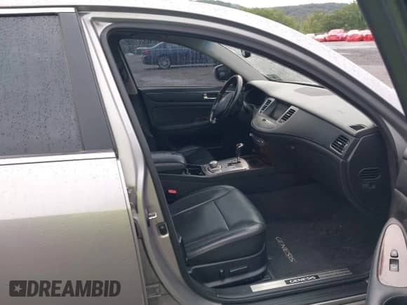 2011 Hyundai Genesis с VIN KMHGC4DF4BU121133, выставлен на аукционе IAAI как лот 42991516 с пробегом 323 089 миль миль и . История ставок и продаж доступна на DreamBid. Изображение 5.