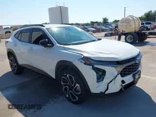 2025 Chevrolet Trax 2RS z VIN KL77LJEP0SC044127, wystawiony jako IAAI lot #43113409 z przebiegiem 16 345 mil mil oraz . Historia ofert i sprzedaży dostępna na DreamBid. Obrazek 1.