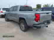 2023 Chevrolet Colorado 2WD LT z VIN 1GCPSCEK4P1124278, wystawiony jako IAAI lot #43039648 z przebiegiem 30 126 mil mil oraz . Historia ofert i sprzedaży dostępna na DreamBid. Obrazek 3.