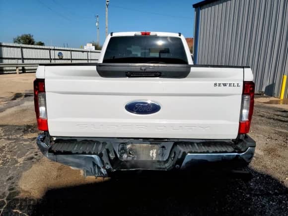 2019 Ford F-250 XL z VIN 1FT7W2B64KEE52565, wystawiony jako Copart lot #89777135 z przebiegiem 240 090 mil mil oraz Czysty tytuł • Clean title. Historia ofert i sprzedaży dostępna na DreamBid. Obrazek 6.