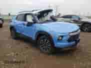 2024 Chevrolet TrailBlazer ACTIV z VIN KL79MVSL2RB051479, wystawiony jako Copart lot #63227425 z przebiegiem 1 813 mil mil oraz Szkoda całkowita • Salvage title. Historia ofert i sprzedaży dostępna na DreamBid. Obrazek 4.
