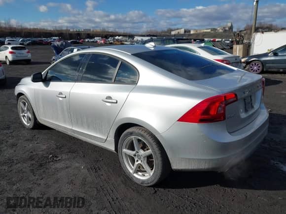 2015 Volvo S60 с VIN YV126MFA6F1311511, выставлен на аукционе IAAI как лот 41696723 с пробегом 136 780 миль миль и . История ставок и продаж доступна на DreamBid. Изображение 3.