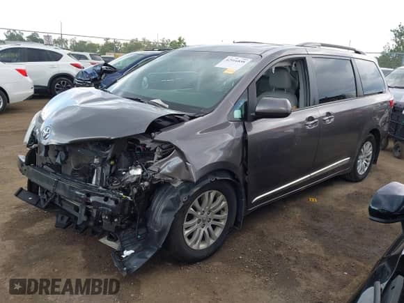 2017 Toyota Sienna XLE Auto Access Seat with VIN 5TDYZ3DC2HS817588, listed as a IAAI auction lot 42916858 with 121,003 mi miles and . Bid and sale history available at DreamBid. Image 18.