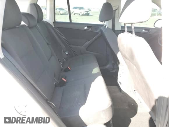 2013 Volkswagen Tiguan SE z VIN WVGAV3AX4DW599521, wystawiony jako Copart lot #49284325 z przebiegiem 123 430 mil mil oraz Czysty tytuł • Clean title. Historia ofert i sprzedaży dostępna na DreamBid. Obrazek 11.