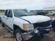 2011 Chevrolet Silverado 2500HD LT z VIN 1GC1CXCG6BF233085, wystawiony jako IAAI lot #43291048 z przebiegiem 161 159 mil mil oraz . Historia ofert i sprzedaży dostępna na DreamBid. Obrazek 1.