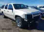 2010 Chevrolet Suburban LTZ z VIN 1GNUCKE02AR149351, wystawiony jako IAAI lot #41678458 z przebiegiem 200 789 mil mil oraz . Historia ofert i sprzedaży dostępna na DreamBid. Obrazek 1.