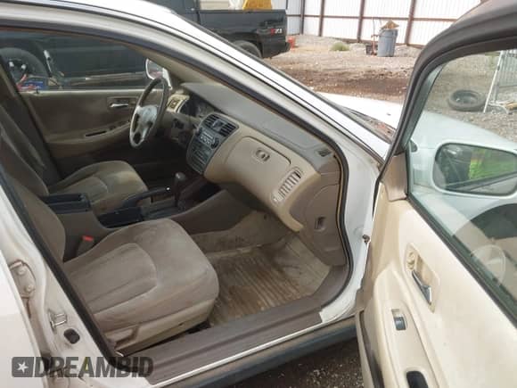 2000 Honda Accord LX z VIN 1HGCG1645YA080248, wystawiony jako IAAI lot #43237404 z przebiegiem 206 079 mil mil oraz . Historia ofert i sprzedaży dostępna na DreamBid. Obrazek 5.