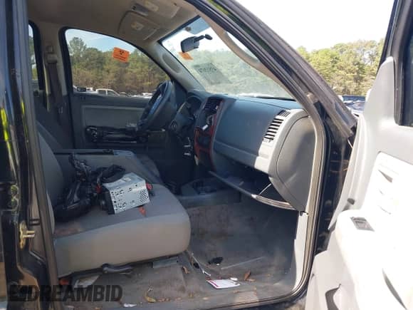 2005 Dodge Dakota SLT с VIN 1D7HE48K15S184545, выставлен на аукционе IAAI как лот 43512074 с пробегом 200 390 миль миль и . История ставок и продаж доступна на DreamBid. Изображение 5.