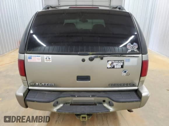 2000 Chevrolet Blazer LT with VIN 1GNDT13W7Y2171060, listed as a Copart auction lot 81484525 with 226,630 mi miles and Clean title. Bid and sale history available at DreamBid. Image 6.