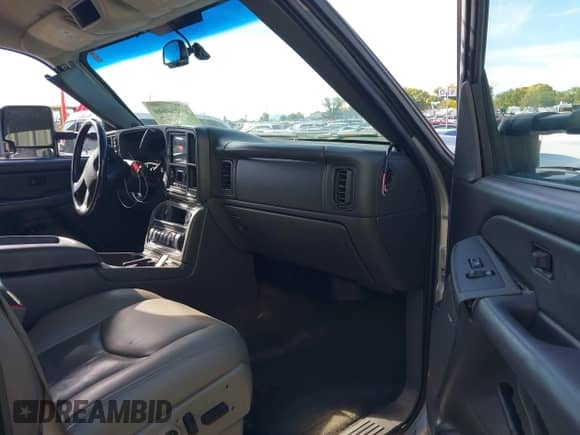 2006 Chevrolet Silverado 1500 LT3 z VIN 2GCEK13T661150851, wystawiony jako IAAI lot #43264646 z przebiegiem 238 347 mil mil oraz . Historia ofert i sprzedaży dostępna na DreamBid. Obrazek 5.