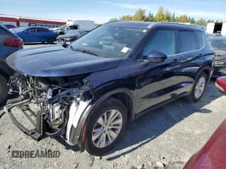 2025 Mitsubishi Outlander SE z VIN JA4J4VA87SZ619763, wystawiony jako Copart lot #71561705 z przebiegiem 3 151 mil mil oraz Szkoda całkowita • Salvage title. Historia ofert i sprzedaży dostępna na DreamBid. Obrazek 1.