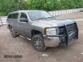 2008 Chevrolet Silverado 2500HD Work Truck z VIN 1GCHK24K78E182248, wystawiony jako IAAI lot #42225157 z przebiegiem 153 307 mil mil oraz . Historia ofert i sprzedaży dostępna na DreamBid. Obrazek 1.