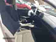 2025 Honda HR-V LX z VIN 3CZRZ1H33SM715270, wystawiony jako IAAI lot #42730182 z przebiegiem 6 254 mil mil oraz . Historia ofert i sprzedaży dostępna na DreamBid. Obrazek 5.