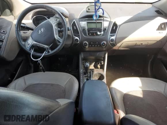 2012 Hyundai Tucson GLS with VIN KM8JU3AC0CU496915, listed as a Copart auction lot 82651635 with 220,566 mi miles and Salvage title. Bid and sale history available at DreamBid. Image 8.