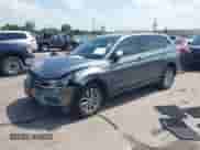 2018 Volkswagen Tiguan S с VIN 3VV1B7AX1JM106539, выставлен на аукционе IAAI как лот 42735914 с пробегом 89 055 миль миль и . История ставок и продаж доступна на DreamBid. Изображение 17.