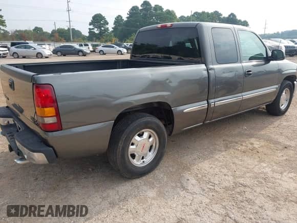 2000 GMC Sierra 1500 SLE with VIN 1GTEC19V0YZ215029, listed as a IAAI auction lot 42897673 with 276,882 mi miles and . Bid and sale history available at DreamBid. Image 4.