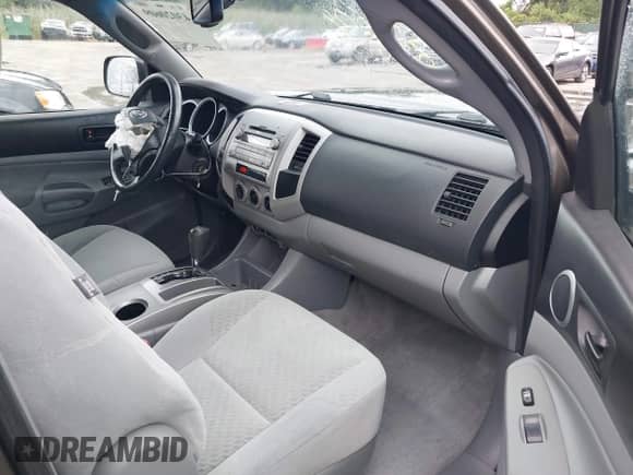 2010 Toyota Tacoma with VIN 3TMLU4EN1AM051034, listed as a IAAI auction lot 43020609 with 224,737 mi miles and . Bid and sale history available at DreamBid. Image 5.