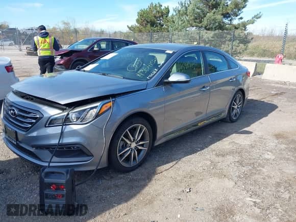 2015 Hyundai Sonata Limited с VIN 5NPE34AB7FH086682, выставлен на аукционе IAAI как лот 43541520 с пробегом 47 671 миль миль и . История ставок и продаж доступна на DreamBid. Изображение 17.