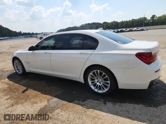 2014 BMW 7 Series ALPINA B7 z VIN WBAYE8C53ED135268, wystawiony jako Copart lot #81066985 z przebiegiem 110 692 mil mil oraz Szkoda całkowita • Salvage title. Historia ofert i sprzedaży dostępna na DreamBid. Obrazek 2.
