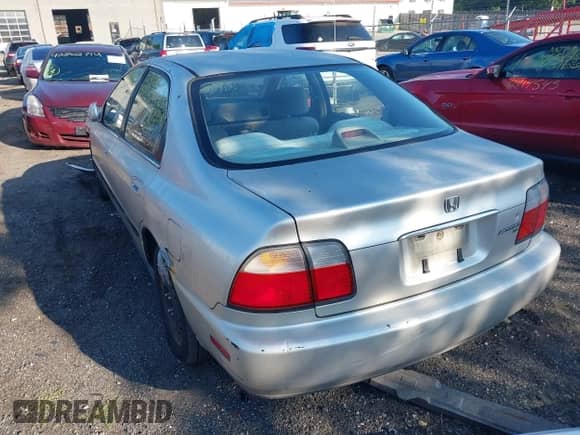 1996 Honda Accord LX with VIN 1HGCD563XTA060237, listed as a IAAI auction lot 42828626 with 110,927 mi miles and . Bid and sale history available at DreamBid. Image 3.