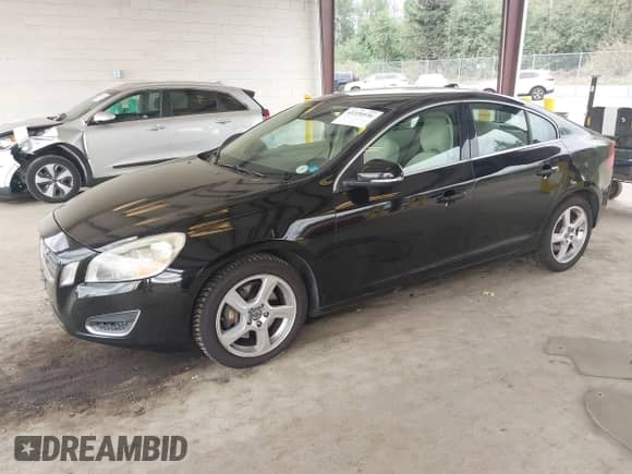 2012 Volvo S60 T5 с VIN YV1622FS8C2031282, выставлен на аукционе IAAI как лот 43220536 с пробегом 127 592 миль миль и . История ставок и продаж доступна на DreamBid. Изображение 17.