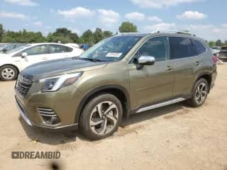 2024 Subaru Forester Touring z VIN JF2SKAMC6RH513783, wystawiony jako Copart lot #67564305 z przebiegiem 5 920 mil mil oraz Szkoda całkowita • Salvage title. Historia ofert i sprzedaży dostępna na DreamBid. Obrazek 1.