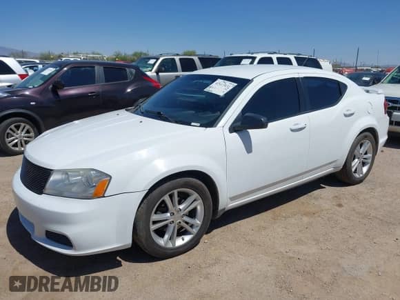 2012 Dodge Avenger SE z VIN 1C3CDZAG5CN313011, wystawiony jako IAAI lot #42413431 z przebiegiem 148 308 mil mil oraz . Historia ofert i sprzedaży dostępna na DreamBid. Obrazek 2.