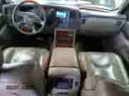 2004 Cadillac Escalade ESV z VIN 3GYFK66N04G233866, wystawiony jako Copart lot #64982075 z przebiegiem 204 562 mil mil oraz Czysty tytuł • Clean title. Historia ofert i sprzedaży dostępna na DreamBid. Obrazek 8.