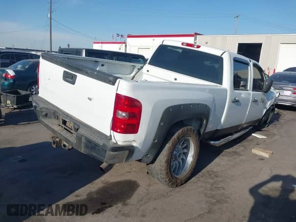 2014 Chevrolet Silverado 2500HD Work Truck z VIN 1GC1KVCG6EF144919, wystawiony jako IAAI lot #42968279 z przebiegiem 145 810 mil mil oraz . Historia ofert i sprzedaży dostępna na DreamBid. Obrazek 4.