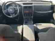 2011 Jeep Liberty Sport с VIN 1J4PN2GK7BW586550, выставлен на аукционе Copart как лот 82138005 с пробегом 153 670 миль миль и Списание • Salvage title. История ставок и продаж доступна на DreamBid. Изображение 8.