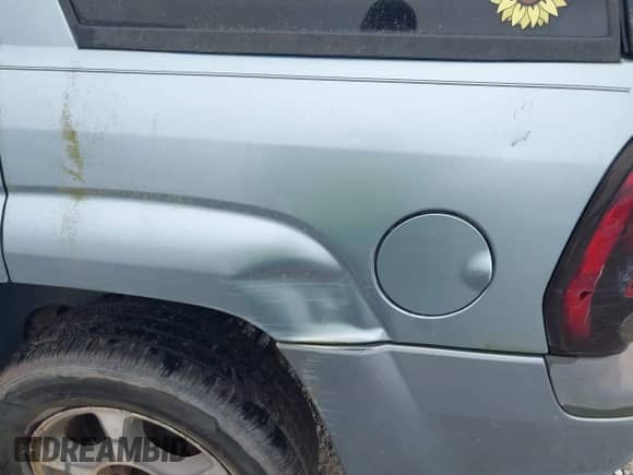 2006 Chevrolet TrailBlazer LT z VIN 1GNDS13S462338763, wystawiony jako IAAI lot #43145852 z przebiegiem 147 745 mil mil oraz . Historia ofert i sprzedaży dostępna na DreamBid. Obrazek 12.