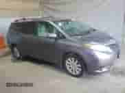 2017 Toyota Sienna LE с VIN 5TDJZ3DC6HS153961, выставлен на аукционе Copart как лот 71467485 с пробегом 135 043 миль миль и Списание • Salvage title. История ставок и продаж доступна на DreamBid. Изображение 4.