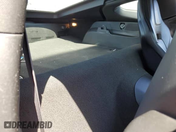 2019 Chevrolet Corvette 1LT с VIN 1G1YB2D73K5111639, выставлен на аукционе Copart как лот 50060404 с пробегом 24 787 миль миль и Списание • Salvage title. История ставок и продаж доступна на DreamBid. Изображение 10.