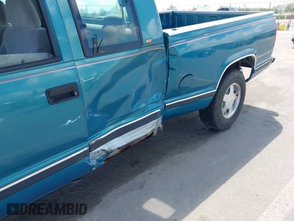 1998 Chevrolet Silverado 1500 z VIN 2GCEC19M2W1251821, wystawiony jako IAAI lot #42166116 z przebiegiem 215 094 mil mil oraz . Historia ofert i sprzedaży dostępna na DreamBid. Obrazek 19.
