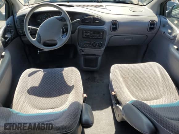 2000 Dodge Caravan SE z VIN 2B4GP45R0YR850038, wystawiony jako Copart lot #82138045 z przebiegiem 173 111 mil mil oraz Czysty tytuł • Clean title. Historia ofert i sprzedaży dostępna na DreamBid. Obrazek 8.