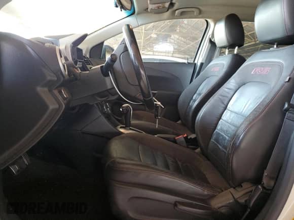 2015 Chevrolet Sonic RS с VIN 1G1JG6SB9F4215081, выставлен на аукционе Copart как лот 72026725 с пробегом 82 559 миль миль и Списание • Salvage title. История ставок и продаж доступна на DreamBid. Изображение 7.