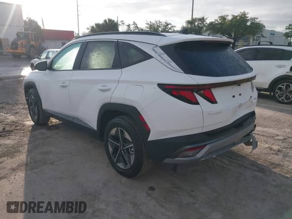 2026 Hyundai Tucson SEL with VIN 5NMJBCDE5TH615458, listed as a IAAI auction lot 43502041 with 1,347 mi miles and . Bid and sale history available at DreamBid. Image 3.