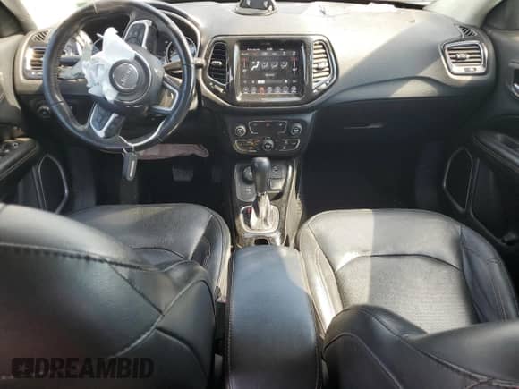 2019 Jeep Compass Limited z VIN 3C4NJDCB1KT621065, wystawiony jako Copart lot #81983025 z przebiegiem 106 745 mil mil oraz Szkoda całkowita • Salvage title. Historia ofert i sprzedaży dostępna na DreamBid. Obrazek 8.