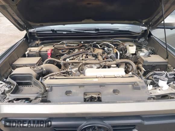 2024 Toyota Tacoma SR5 with VIN 3TMLB5JN2RM044896, listed as a IAAI auction lot 41575173 with 4,293 mi miles and . Bid and sale history available at DreamBid. Image 10.