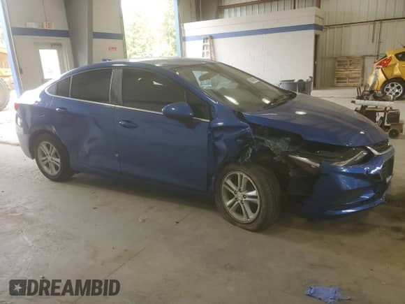 2018 Chevrolet Cruze LT with VIN 1G1BE5SM5J7230075, listed as a Copart auction lot 84004405 with 69,195 mi miles and Salvage title. Bid and sale history available at DreamBid. Image 4.