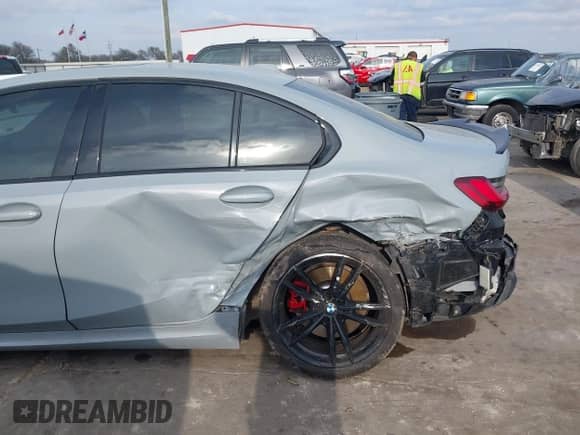 2023 BMW 3 Series M340i xDrive z VIN 3MW49FF09P8C84517, wystawiony jako IAAI lot #41586394 z przebiegiem 25 349 mil mil oraz . Historia ofert i sprzedaży dostępna na DreamBid. Obrazek 6.