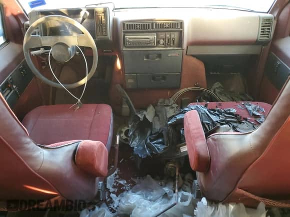 1986 Chevrolet Astro с VIN 1G8DM15Z3GB225279, выставлен на аукционе Copart как лот 82640534 с пробегом 33 568 миль миль и Чистый • Clean title. История ставок и продаж доступна на DreamBid. Изображение 8.