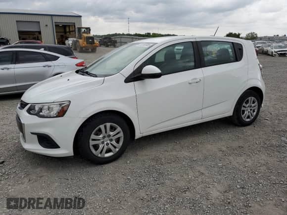 2018 Chevrolet Sonic LT z VIN 1G1JG6SH9J4125507, wystawiony jako Copart lot #55195905 z przebiegiem 142 414 mil mil oraz Szkoda całkowita • Salvage title. Historia ofert i sprzedaży dostępna na DreamBid. Obrazek 1.
