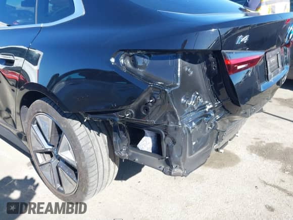 2024 BMW i4 eDrive40 с VIN WBY73AW06RFS52041, выставлен на аукционе IAAI как лот 41320110 с пробегом 21 810 миль миль и . История ставок и продаж доступна на DreamBid. Изображение 6.